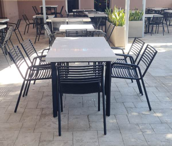 Mobiliario para clubes y piscinas M4